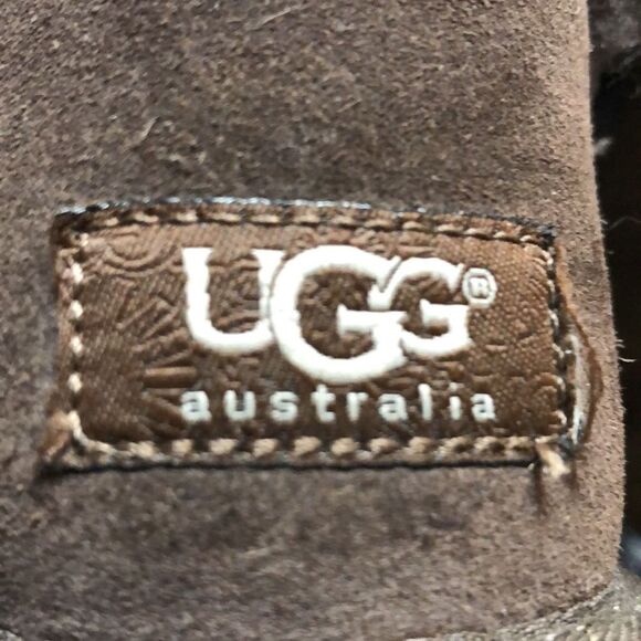 UGG Bailey, 3 Button Brown Boots Authentic - Picture 9 of 11